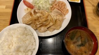 ねこ善で、生姜焼き定食とビールセット