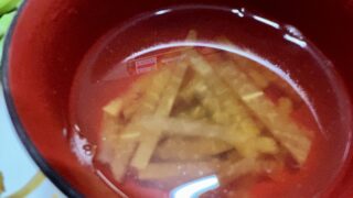 今宵は温かい蕎麦でいただきました。