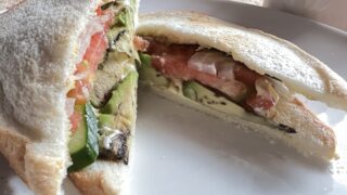 ホットサンドうまいですよ。