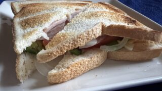 定番の美味しいホットサンド。