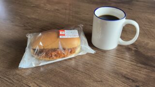 朝はコロッケぱん