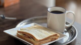 朝は、パンでした。