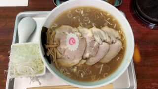 チャーシュー中華麺、ネギつけちゃうよ‼️