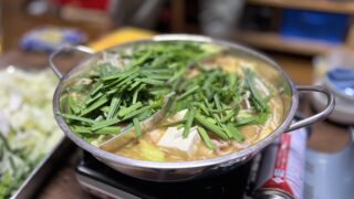 チゲ鍋だぜ。半分、激辛だぞ。