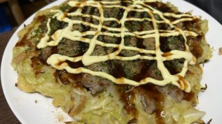 お好み焼きと焼きそば。