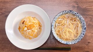 目玉焼きからのチャーハンと棒ラーメン
