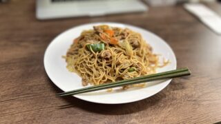 昼は焼きそばだぜぇ〜