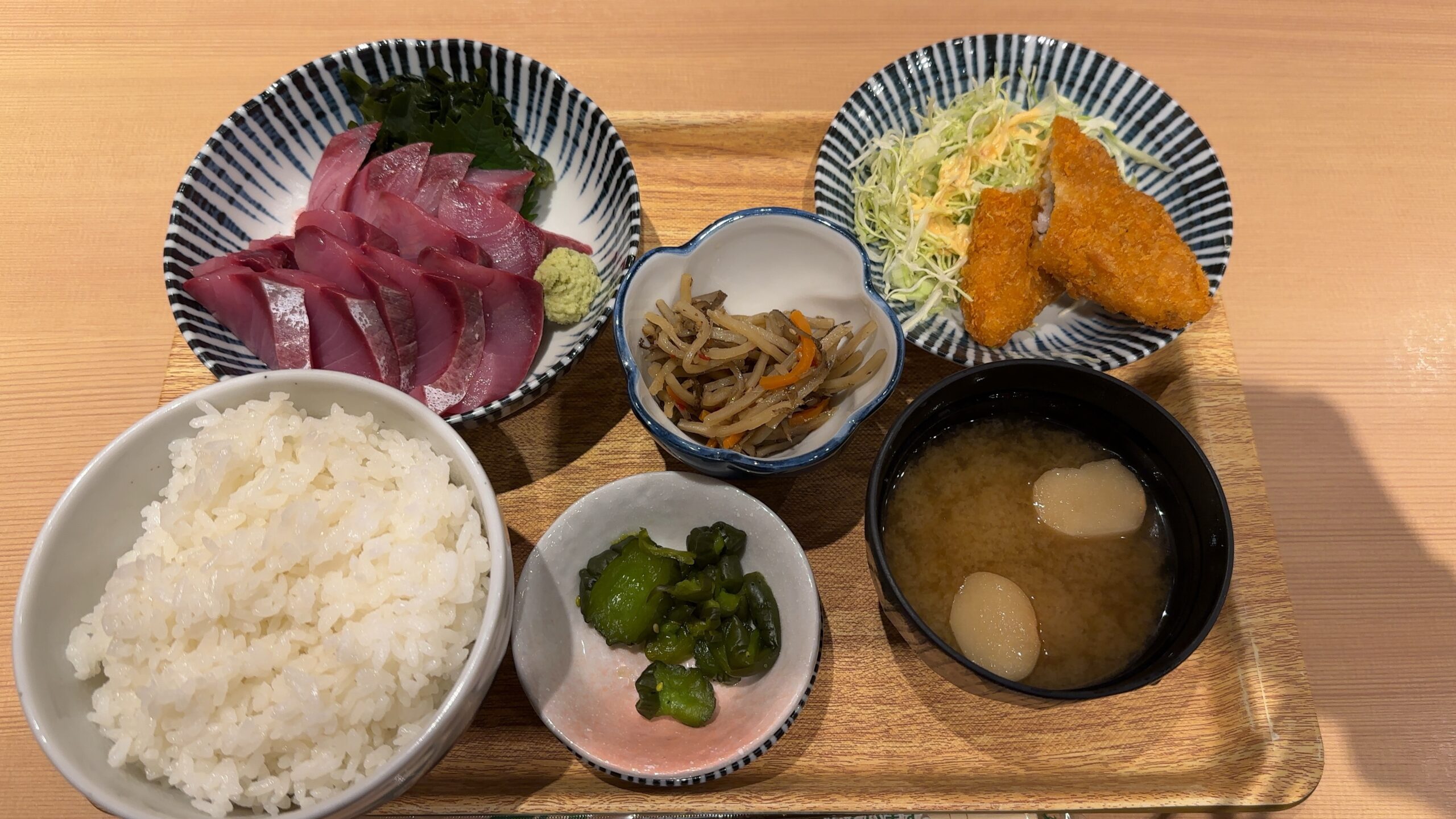 刺身定食、大盛り。